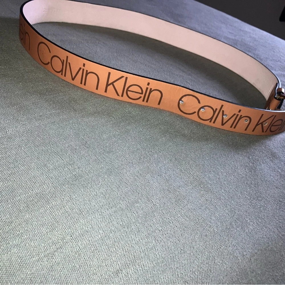Calvin Klein Brown Leather Belt with Sleek Buckle - Picture 3 of 10